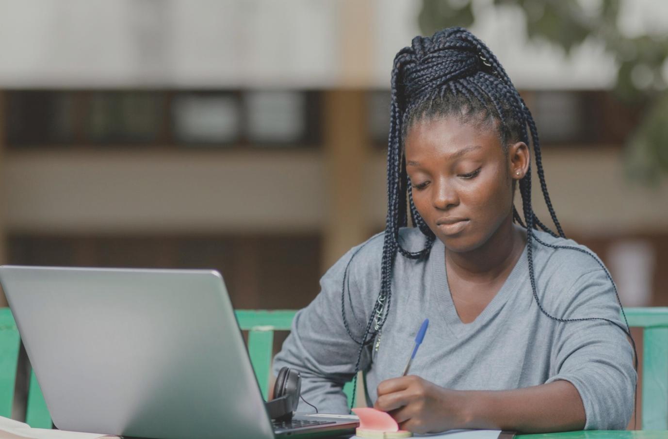 Moderne digitale Lernplattform für Finanzbildung